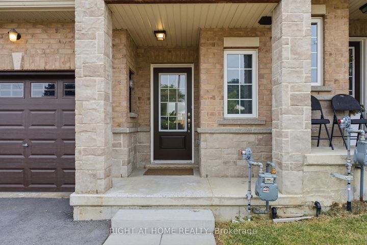 Photo 2 at 415 East 16th Street, Hill Park, Hamilton