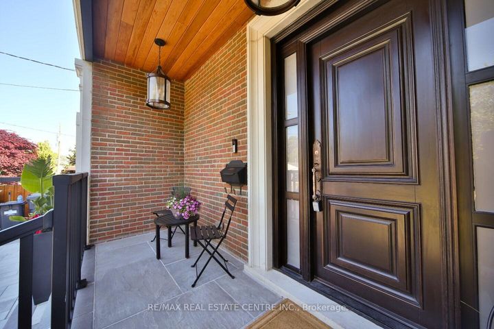 Photo 4 at 1098 Meredith Avenue, Lakeview, Mississauga