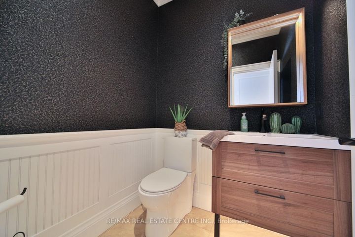 Photo 10 at 1098 Meredith Avenue, Lakeview, Mississauga