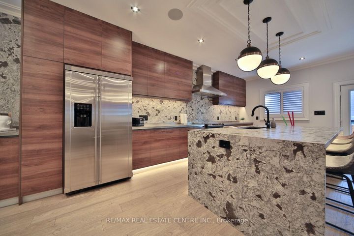 Photo 17 at 1098 Meredith Avenue, Lakeview, Mississauga