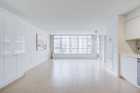 Photo 4 at 727 - 10 Capreol Court, Waterfront Communities C1, Toronto