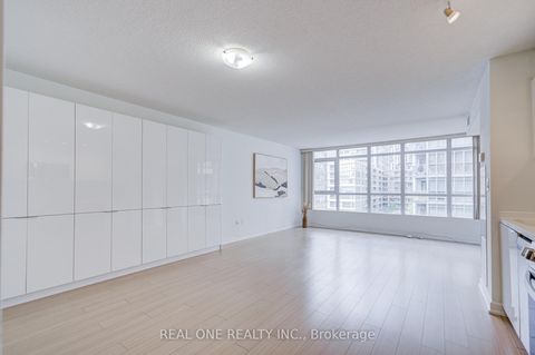 Photo 5 at 727 - 10 Capreol Court, Waterfront Communities C1, Toronto