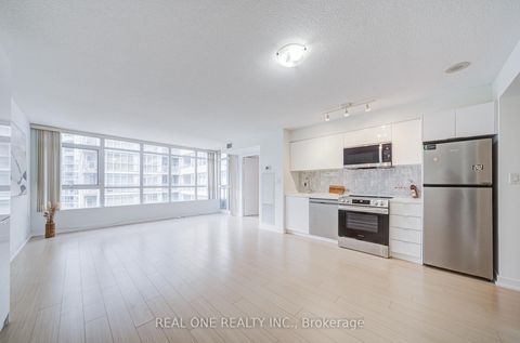 Photo 6 at 727 - 10 Capreol Court, Waterfront Communities C1, Toronto