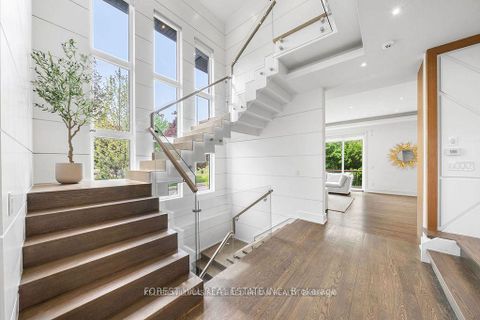 Photo 2 at 416 Patricia Avenue, Newtonbrook West, Toronto