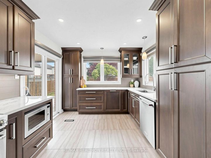 Photo 10 at 93 Stiver Drive, London, Newmarket
