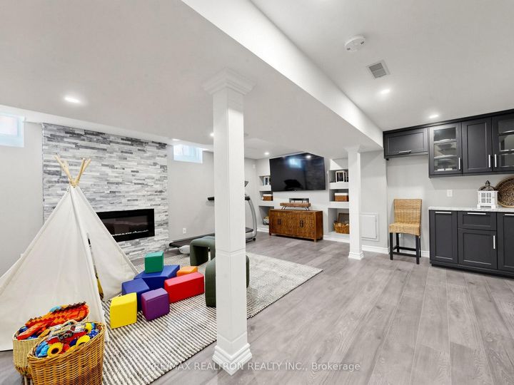 Photo 35 at 93 Stiver Drive, London, Newmarket