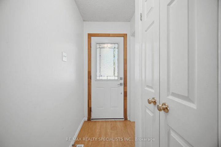 Photo 4 at 17 - 2935 Headon Forest Drive, Headon, Burlington