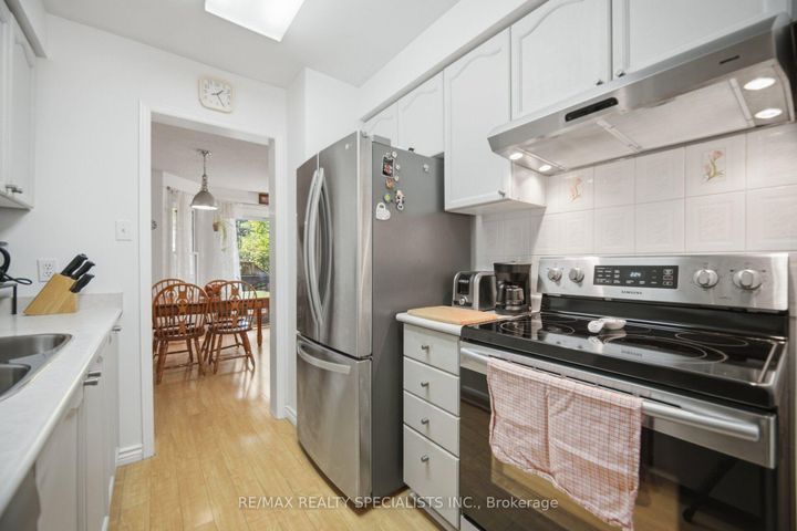 Photo 13 at 17 - 2935 Headon Forest Drive, Headon, Burlington
