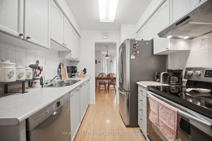 Photo 14 at 17 - 2935 Headon Forest Drive, Headon, Burlington