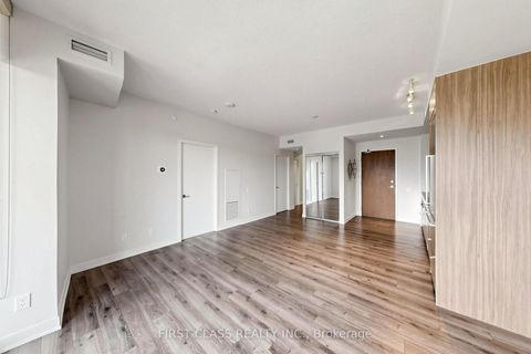 Photo 6 at 503 - 90 Queens Wharf Road, Waterfront Communities C1, Toronto