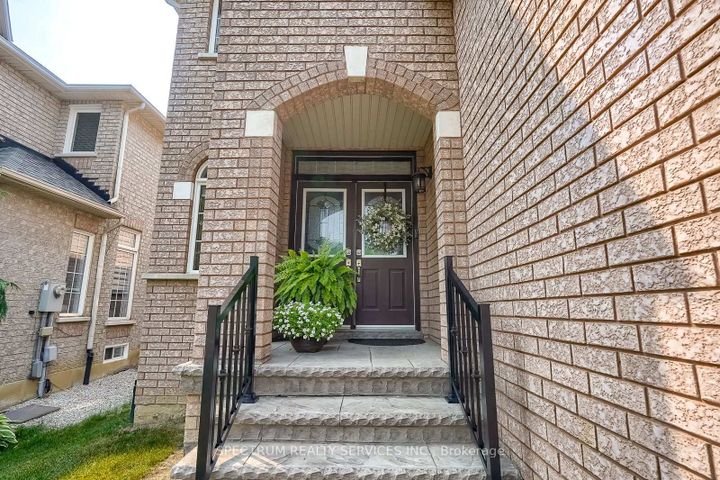 Photo 4 at 51 Monterey Road, Sonoma Heights, Vaughan