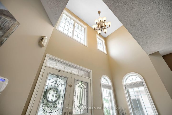 Photo 6 at 51 Monterey Road, Sonoma Heights, Vaughan