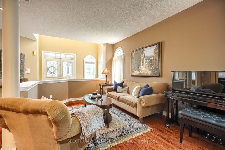 Photo 9 at 51 Monterey Road, Sonoma Heights, Vaughan