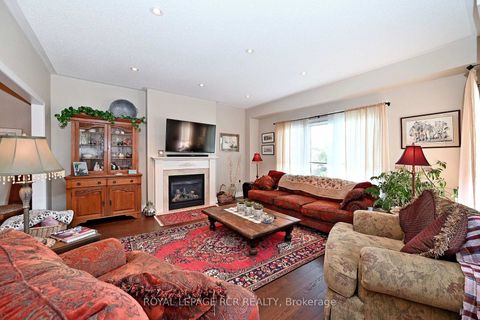 Photo 9 at 81 Woodbury Crescent, Summerhill Estates, Newmarket