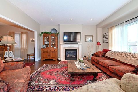 Photo 10 at 81 Woodbury Crescent, Summerhill Estates, Newmarket