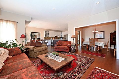Photo 13 at 81 Woodbury Crescent, Summerhill Estates, Newmarket