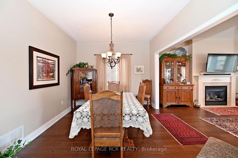 Photo 14 at 81 Woodbury Crescent, Summerhill Estates, Newmarket