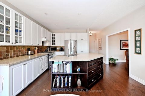 Photo 17 at 81 Woodbury Crescent, Summerhill Estates, Newmarket