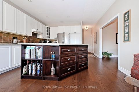 Photo 18 at 81 Woodbury Crescent, Summerhill Estates, Newmarket