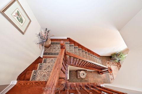 Photo 25 at 81 Woodbury Crescent, Summerhill Estates, Newmarket