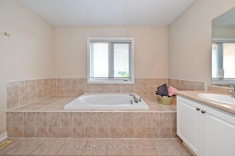 Photo 30 at 81 Woodbury Crescent, Summerhill Estates, Newmarket