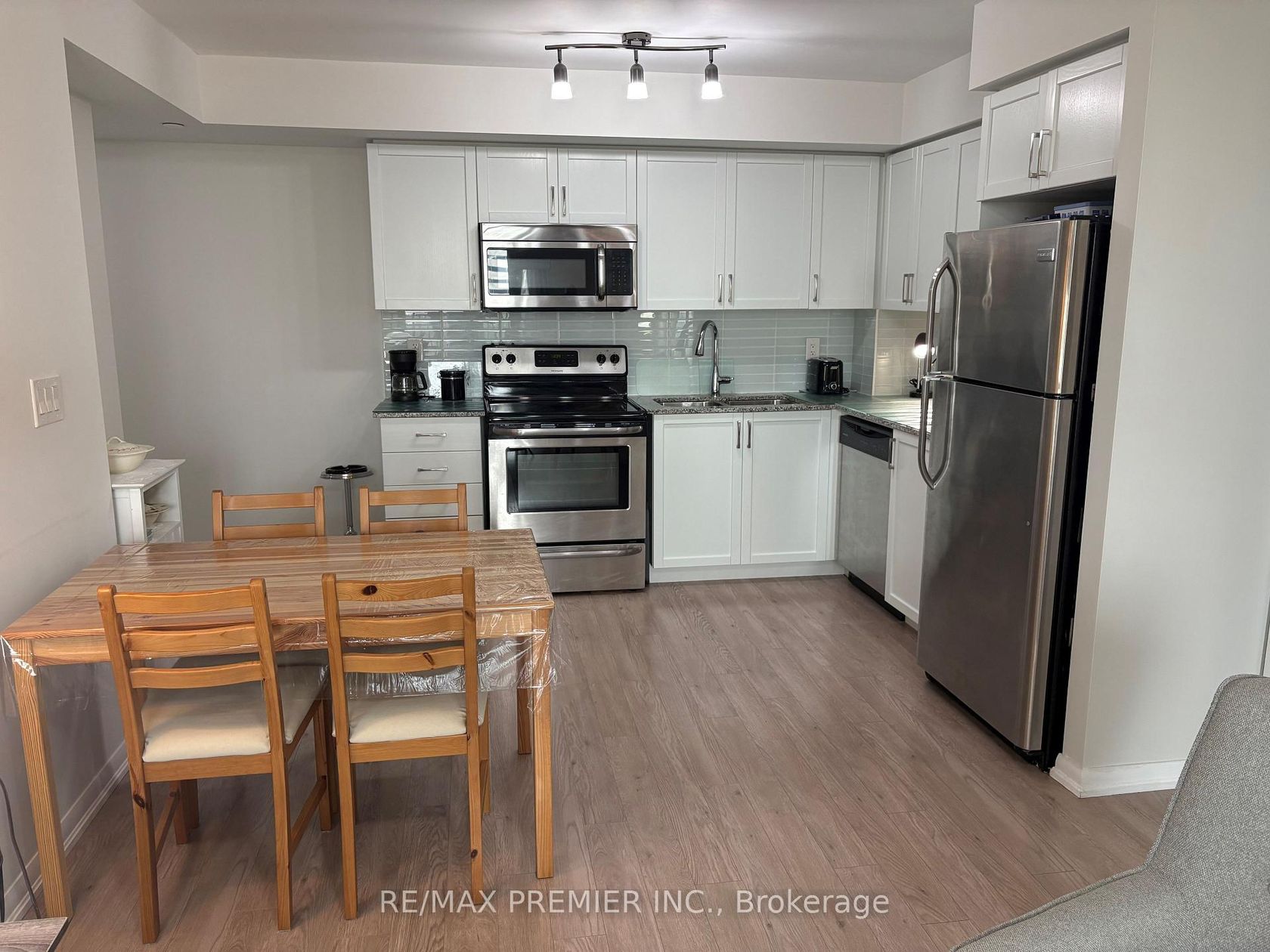 406 - 800 Lawrence Avenue W, Glen Park, Toronto photo number 2