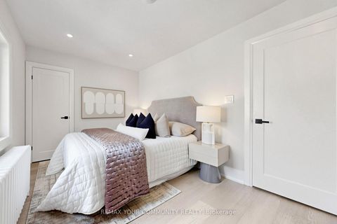 Photo 19 at 351 Fairlawn Avenue, Nortown, Toronto