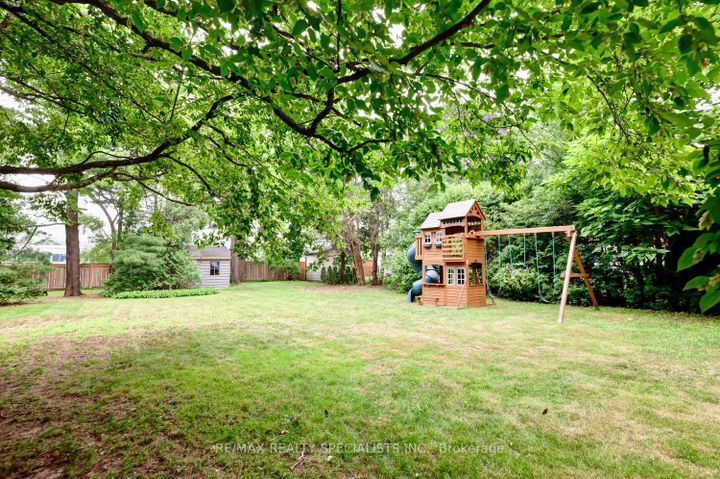 Photo 3 at 406 Christina Drive, SW Southwest, Oakville