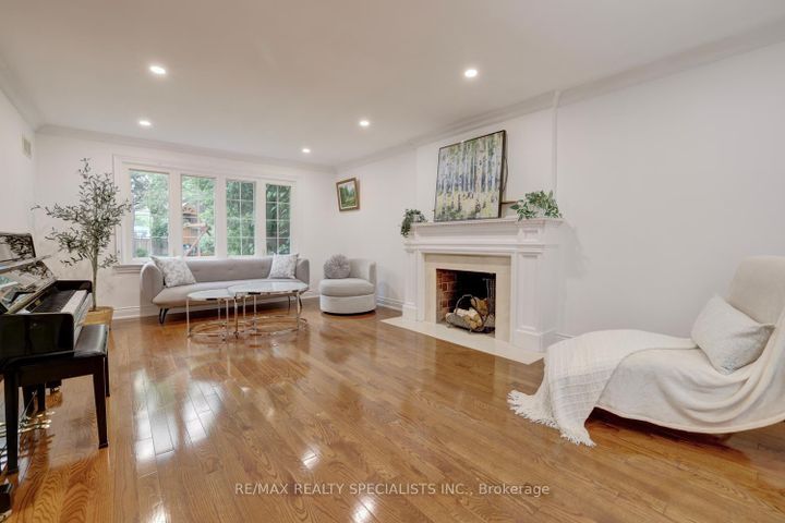 Photo 5 at 406 Christina Drive, SW Southwest, Oakville