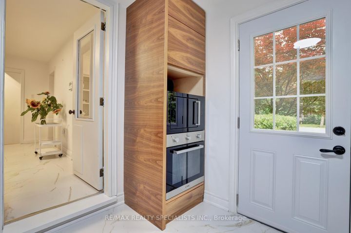 Photo 17 at 406 Christina Drive, SW Southwest, Oakville