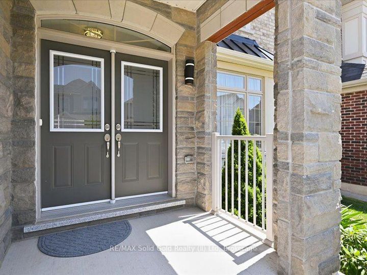 Photo 2 at 39 Avanti Crescent, Waterdown, Hamilton