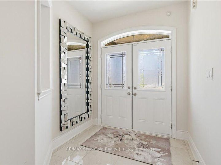Photo 3 at 39 Avanti Crescent, Waterdown, Hamilton