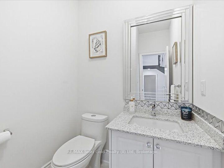 Photo 7 at 39 Avanti Crescent, Waterdown, Hamilton