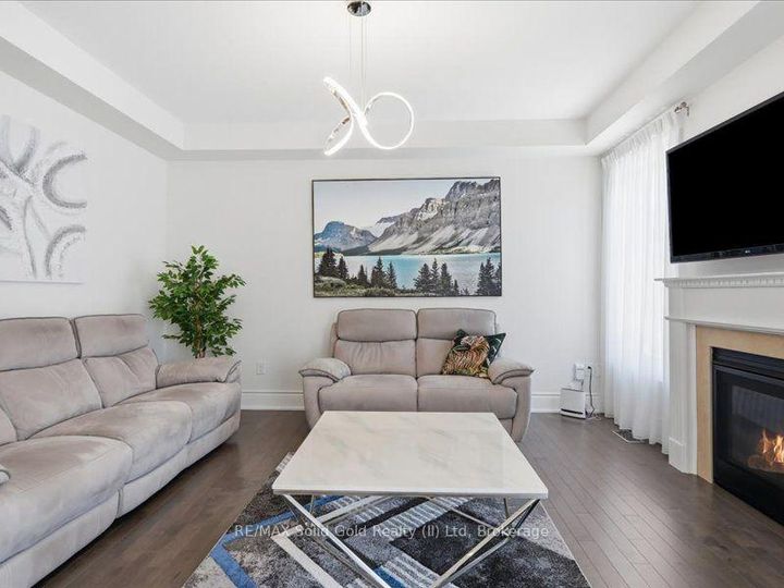 Photo 12 at 39 Avanti Crescent, Waterdown, Hamilton