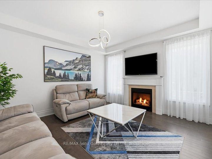 Photo 13 at 39 Avanti Crescent, Waterdown, Hamilton