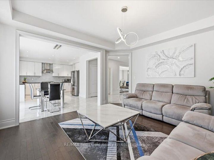 Photo 15 at 39 Avanti Crescent, Waterdown, Hamilton