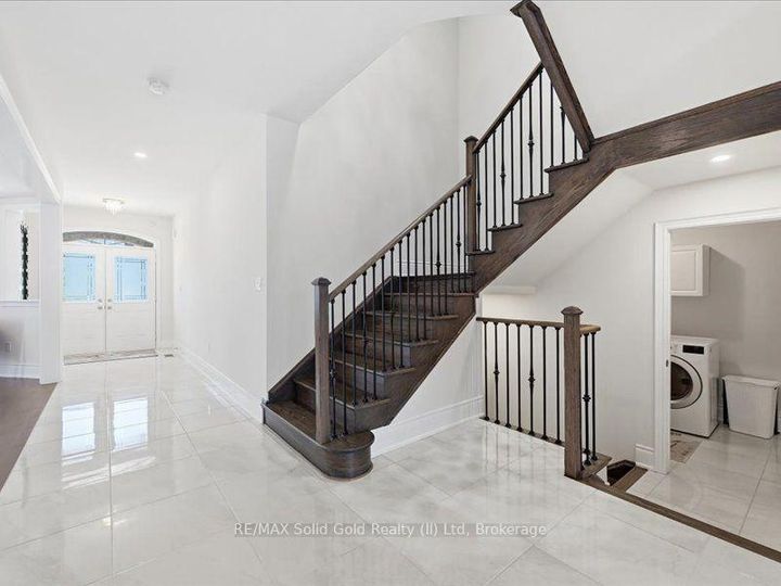 Photo 16 at 39 Avanti Crescent, Waterdown, Hamilton