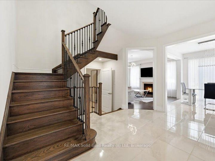 Photo 18 at 39 Avanti Crescent, Waterdown, Hamilton