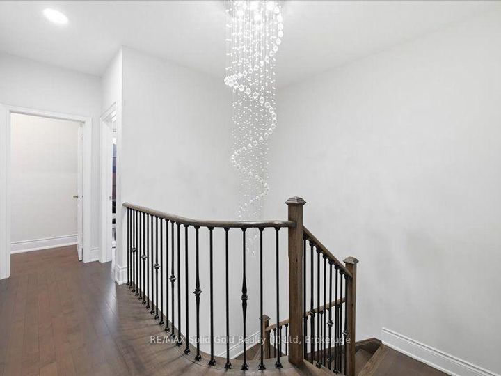 Photo 19 at 39 Avanti Crescent, Waterdown, Hamilton