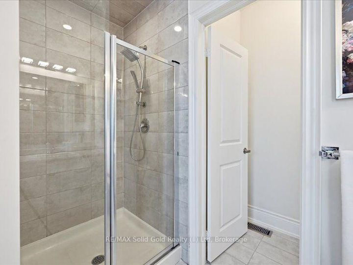 Photo 23 at 39 Avanti Crescent, Waterdown, Hamilton