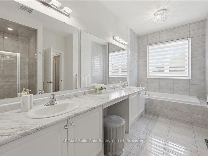 Photo 24 at 39 Avanti Crescent, Waterdown, Hamilton