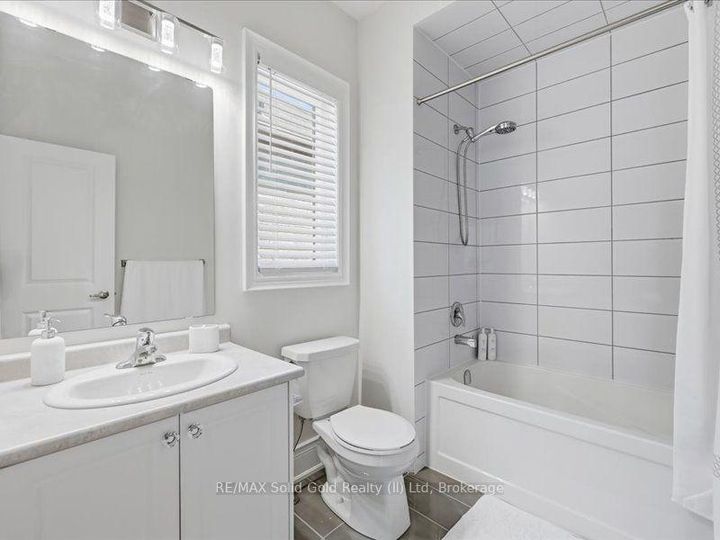 Photo 30 at 39 Avanti Crescent, Waterdown, Hamilton