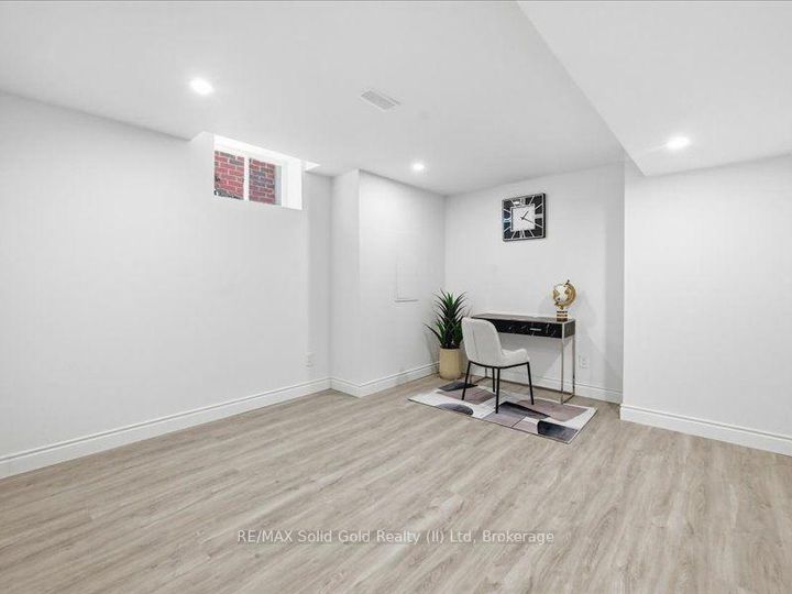 Photo 32 at 39 Avanti Crescent, Waterdown, Hamilton