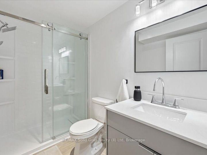 Photo 33 at 39 Avanti Crescent, Waterdown, Hamilton