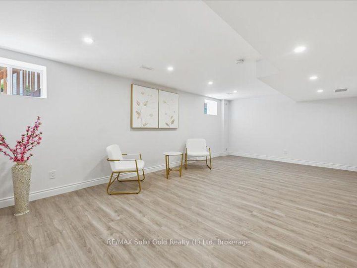 Photo 34 at 39 Avanti Crescent, Waterdown, Hamilton