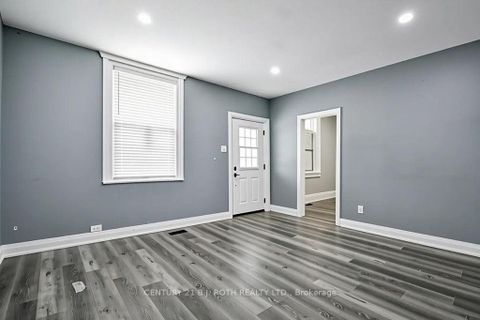 Photo 2 at 44 Sanford Street, Sanford, Barrie
