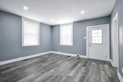 Photo 4 at 44 Sanford Street, Sanford, Barrie