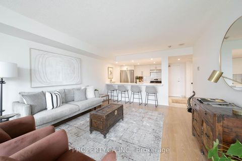 Photo 1 at 1111 - 77 Harbour Square, Waterfront Communities C1, Toronto
