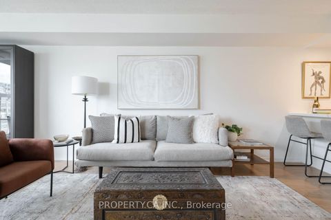 Photo 2 at 1111 - 77 Harbour Square, Waterfront Communities C1, Toronto