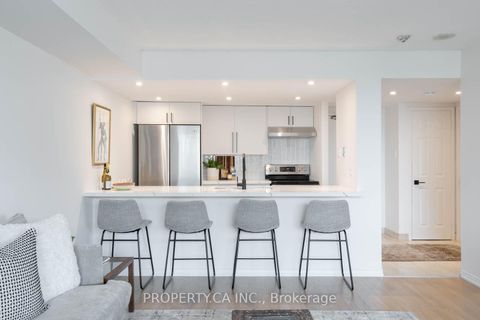 Photo 3 at 1111 - 77 Harbour Square, Waterfront Communities C1, Toronto